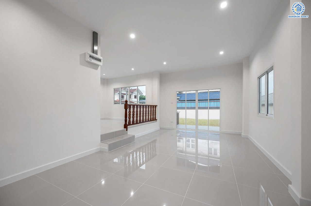 บ้านมือสองตกแต่งใหม่ โครงการ นาราภิรมย์ พุทธมณฑลสาย3 ตกแต่งหรูหรา เนื้อที่ 100 ตร.ว. พื้นที่ใช้สอย 218.73 ตร.ม. ฟังก์ชัน 3 ห้องนอน 4 ห้องน้ำ 1 ห้องแม่บ้าน จอดรถได้ 2 คัน บนทำเลเชื่อมต่อเมือง ใกล้เซ็นทรัลศาลายา, เดอะมอลล์บางแค และทางคู่ขนานลอยฟ้าบรมราชชนนี รายล้อมด้วยสิ่งอำนวยความสะดวกครบ